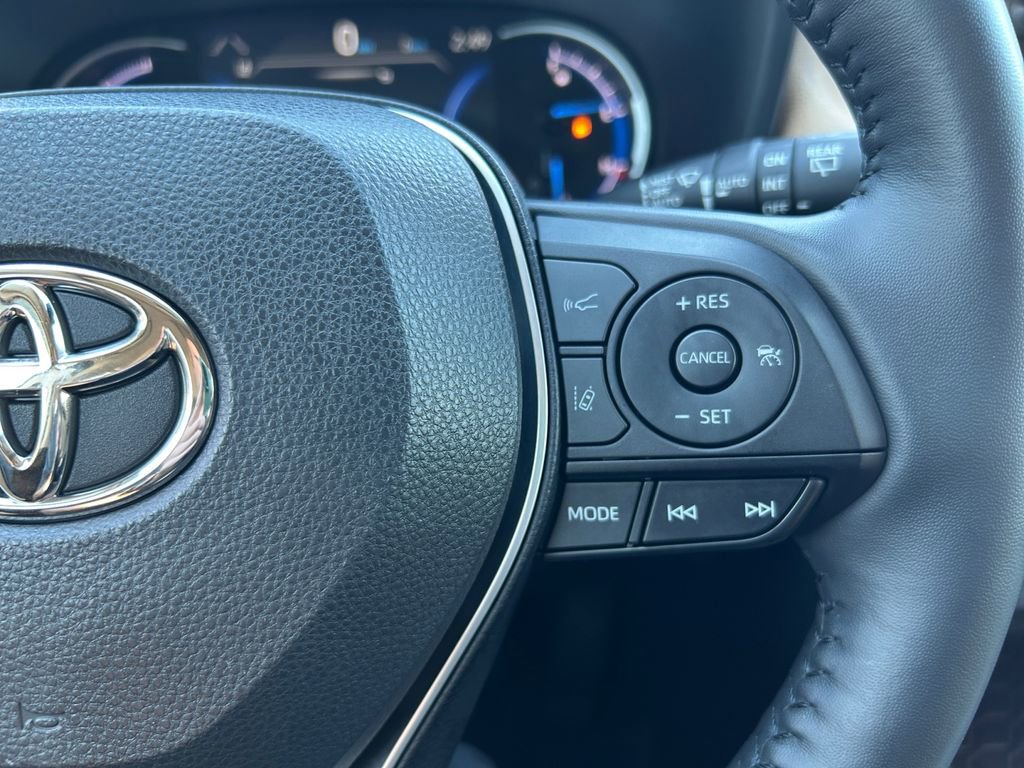 Used 2022 Toyota RAV4 Limited w/ Limited Grade Weather Package image 18