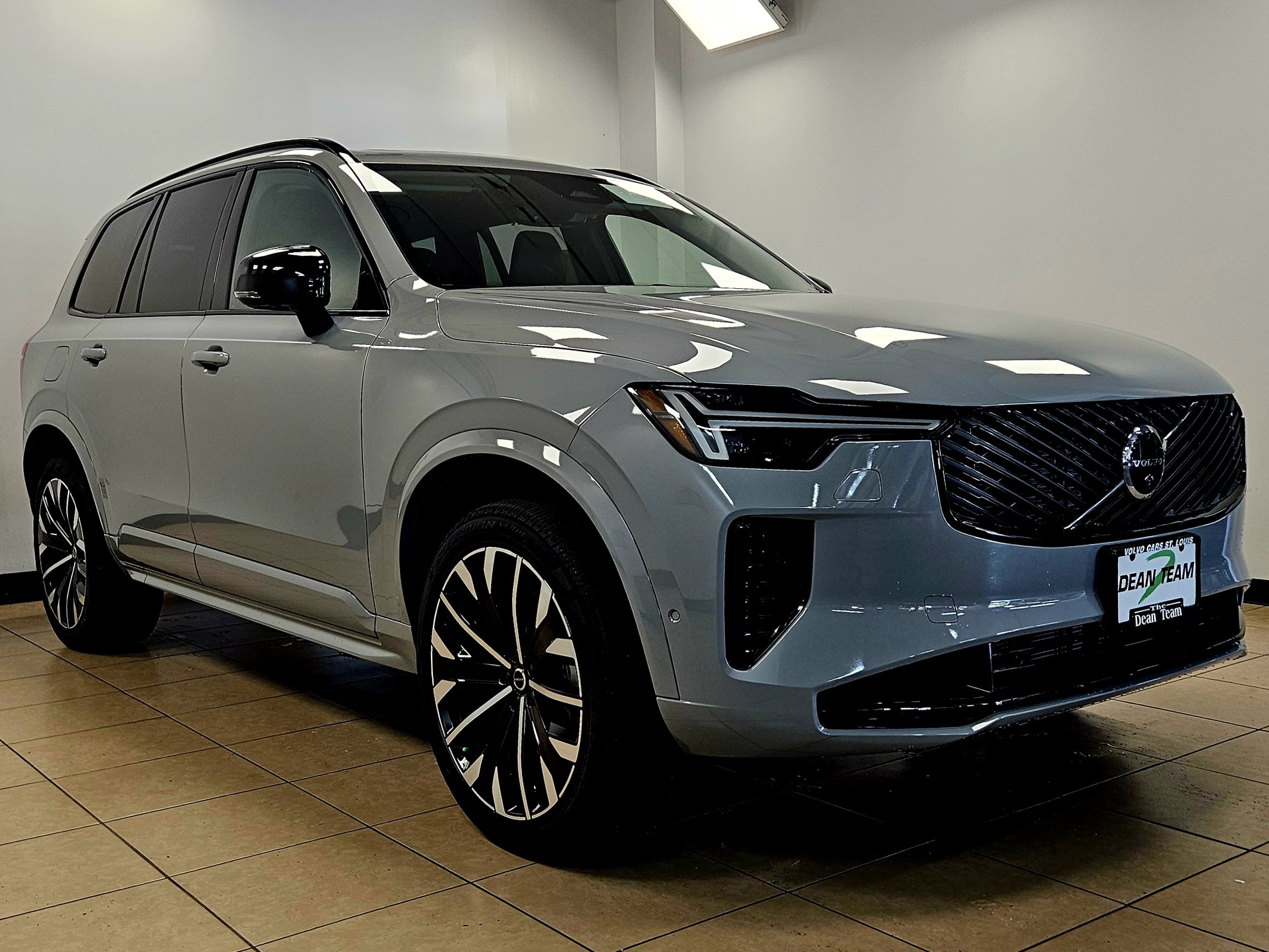 New 2026 Volvo XC90 B6 Ultra w/ Protection Package image 3