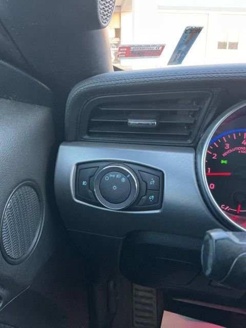 Used 2019 Ford Mustang Premium image 18