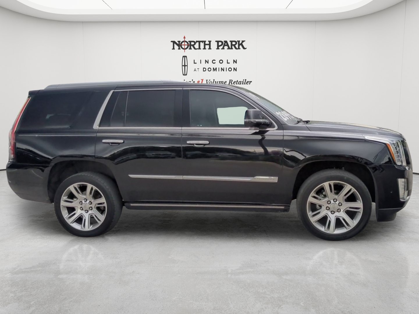 Used 2019 Cadillac Escalade Premium Luxury AWD/4WD image 6