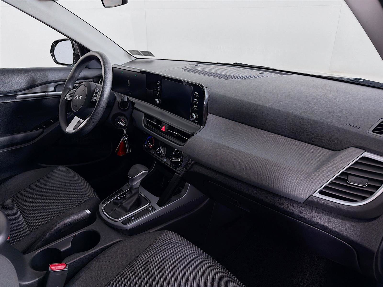 Used 2025 Kia Seltos LX image 27