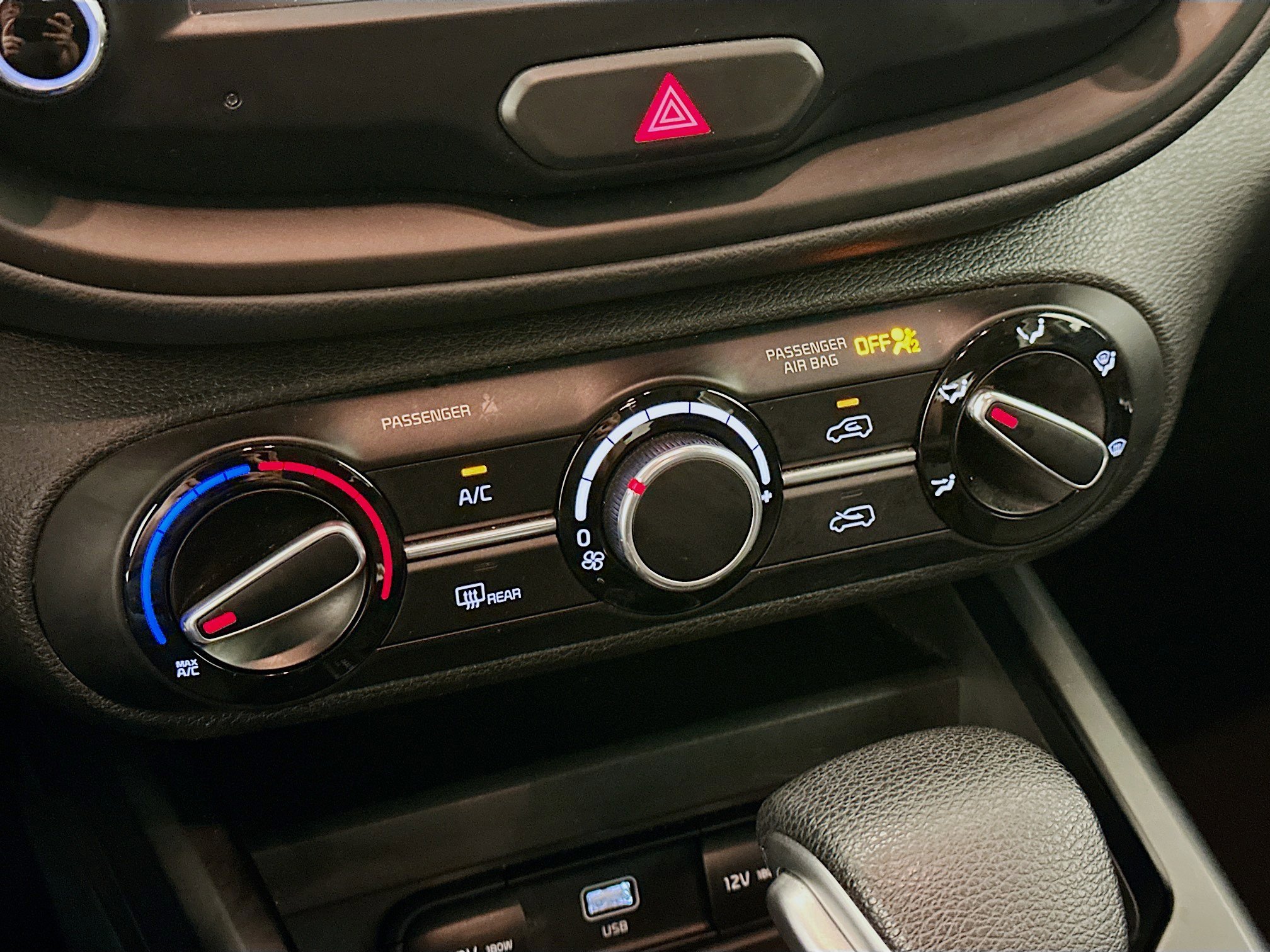 Used 2025 Kia Soul LX w/ LX Technology Package FWD image 23