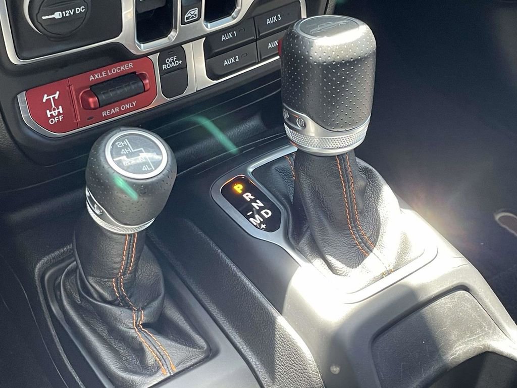 Certified 2020 Jeep Gladiator Mojave AWD/4WD image 38