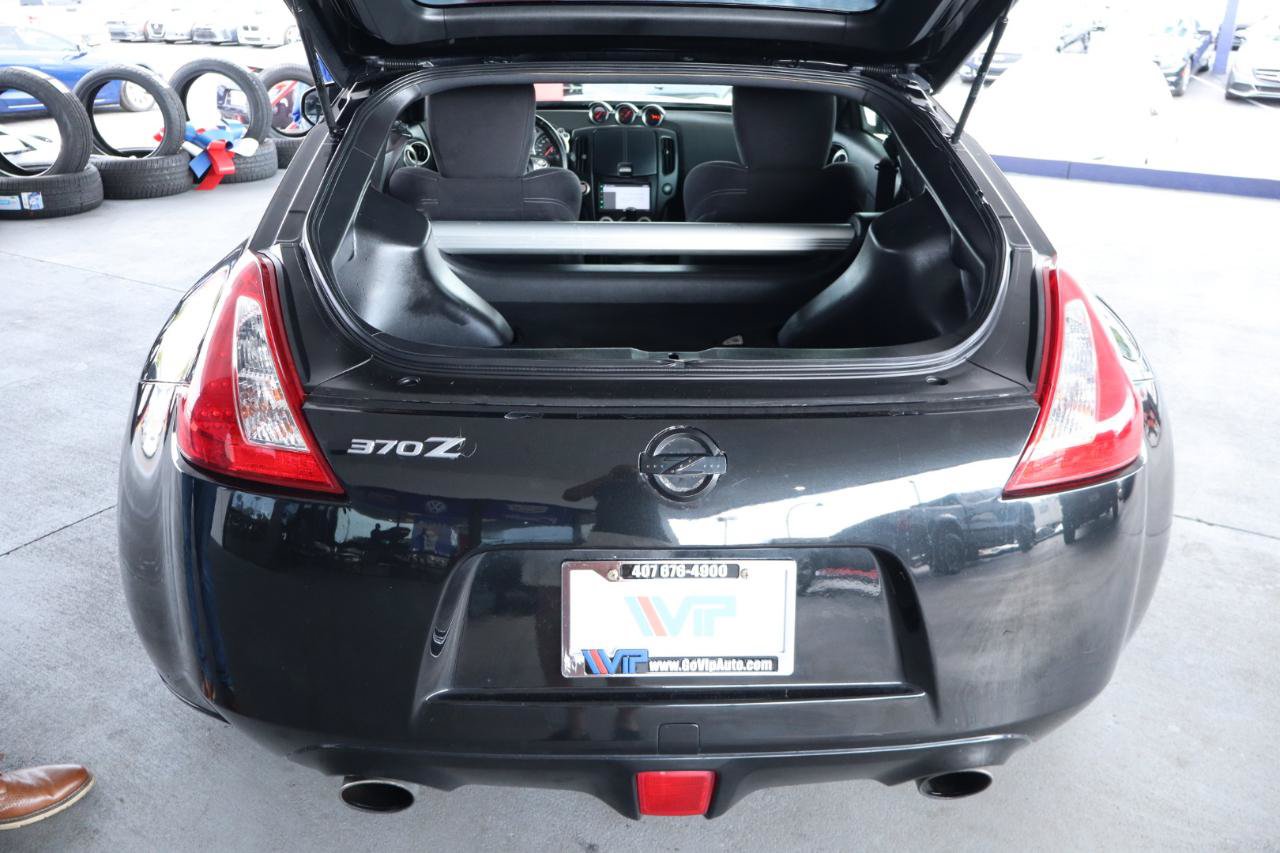 Used 2017 Nissan 370Z Coupe RWD image 28