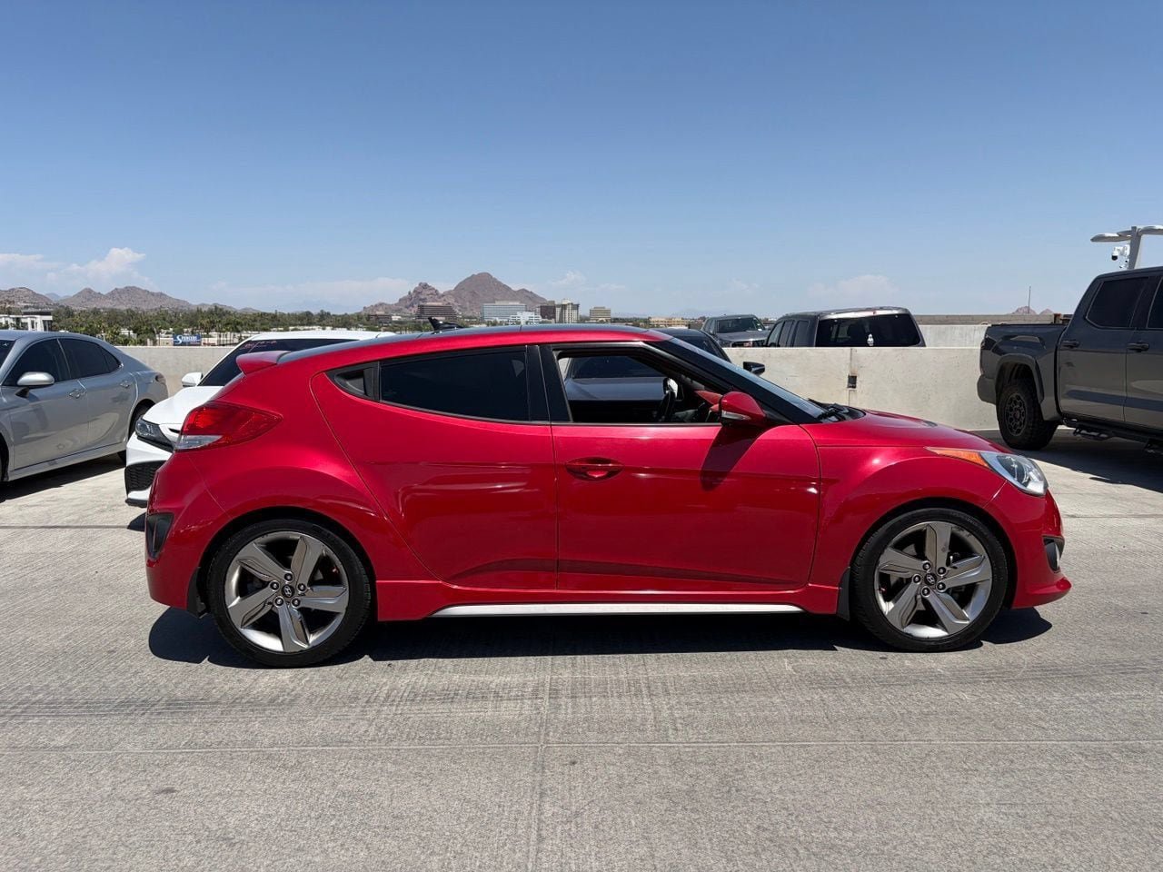 Used 2015 Hyundai Veloster Turbo w/ Option Group 04 FWD image 3