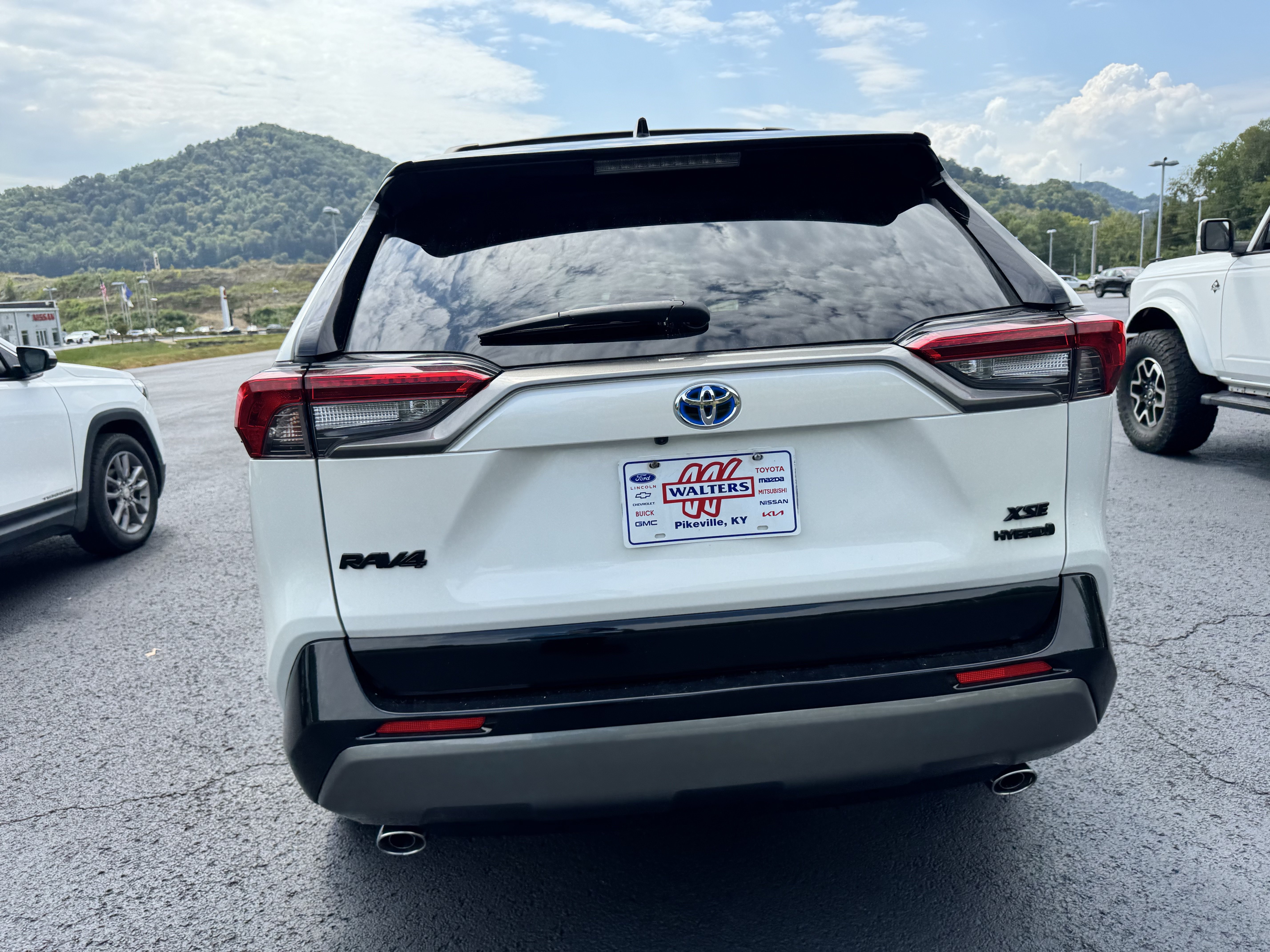 Used 2021 Toyota RAV4 XSE w/ XSE Grade Weather Package AWD/4WD image 5