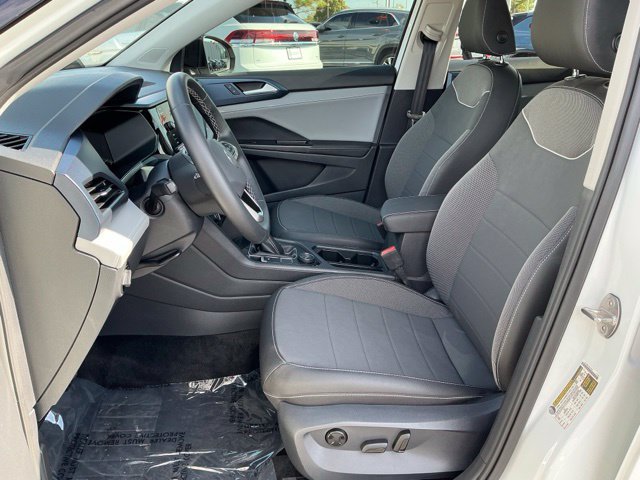 Certified 2024 Volkswagen Taos SE w/ Panoramic Sunroof Package AWD/4WD image 15