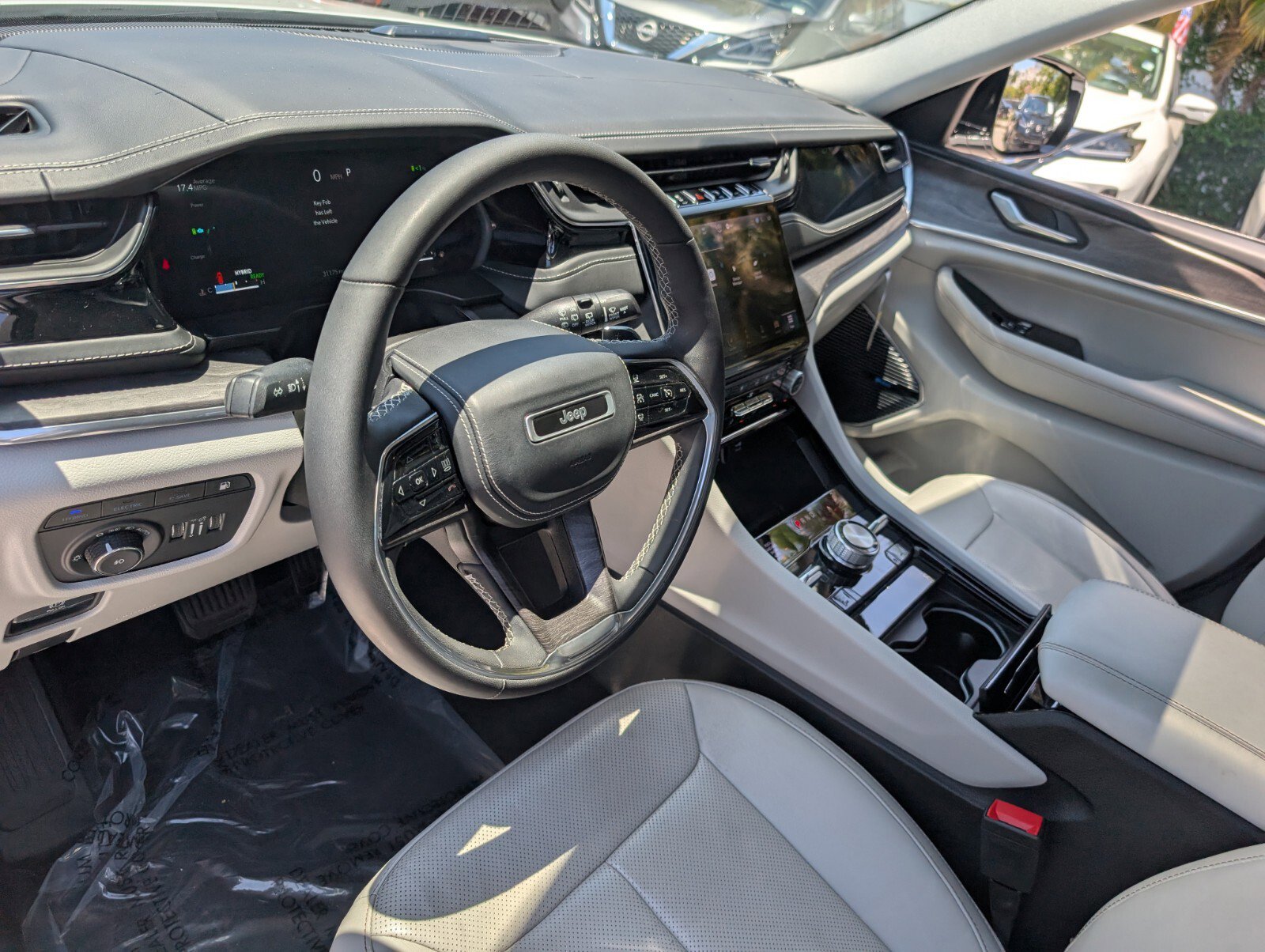 Used 2022 Jeep Grand Cherokee Overland AWD/4WD image 10