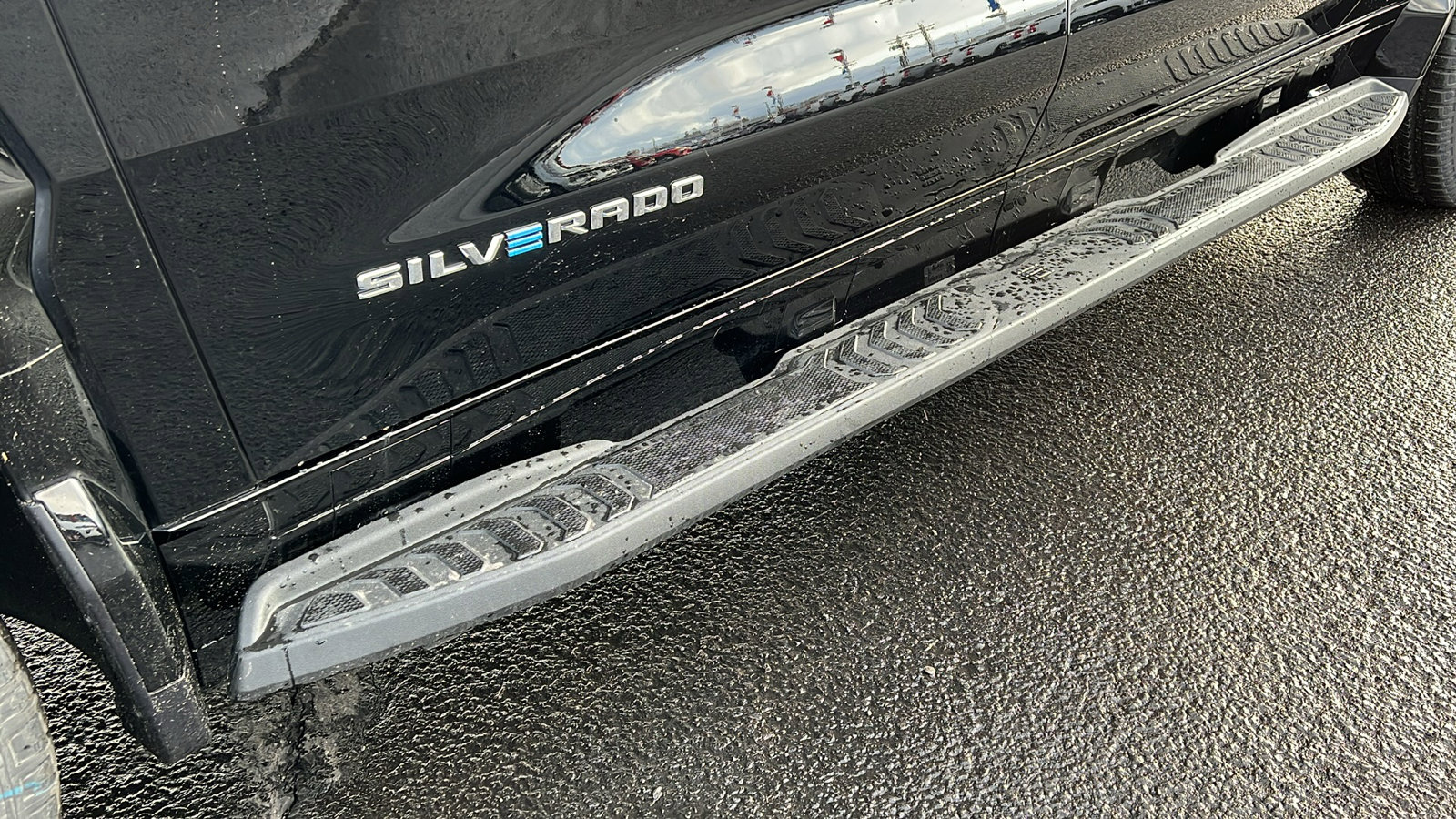 New 2024 Chevrolet Silverado EV RST image 11