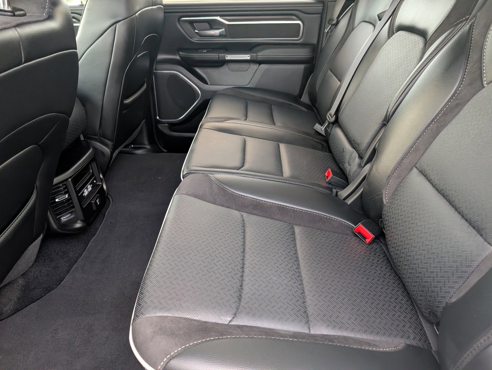 Used 2025 RAM 1500 Laramie image 5