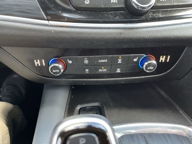 Used 2021 Buick Enclave Essence w/ Sound and Sites Package AWD/4WD image 19