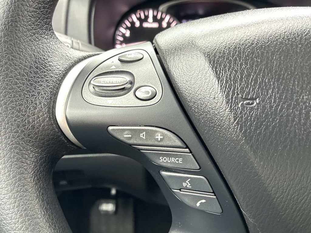 Used 2018 Nissan Pathfinder S image 26
