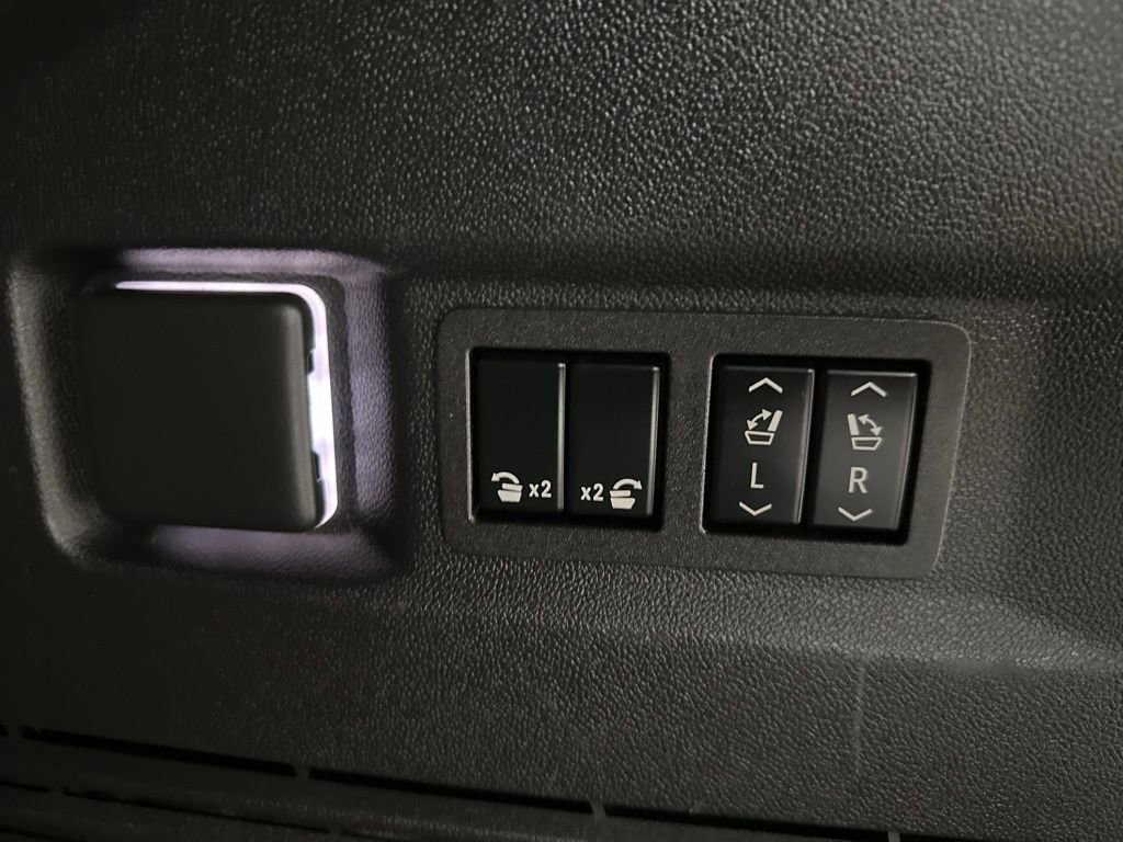 Used 2023 Chevrolet Tahoe Z71 AWD/4WD image 38