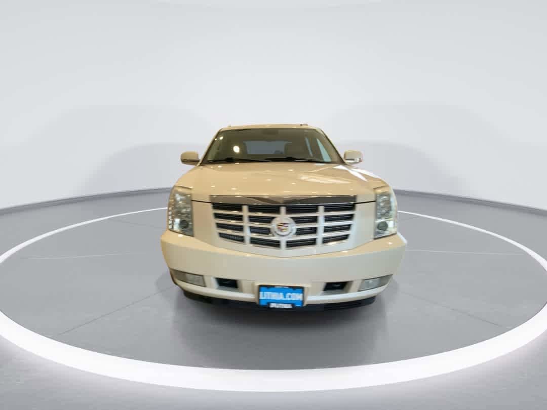 Used 2011 Cadillac Escalade EXT Luxury AWD/4WD image 3