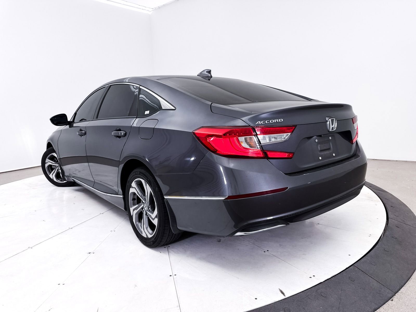 Used 2018 Honda Accord EX-L image 2