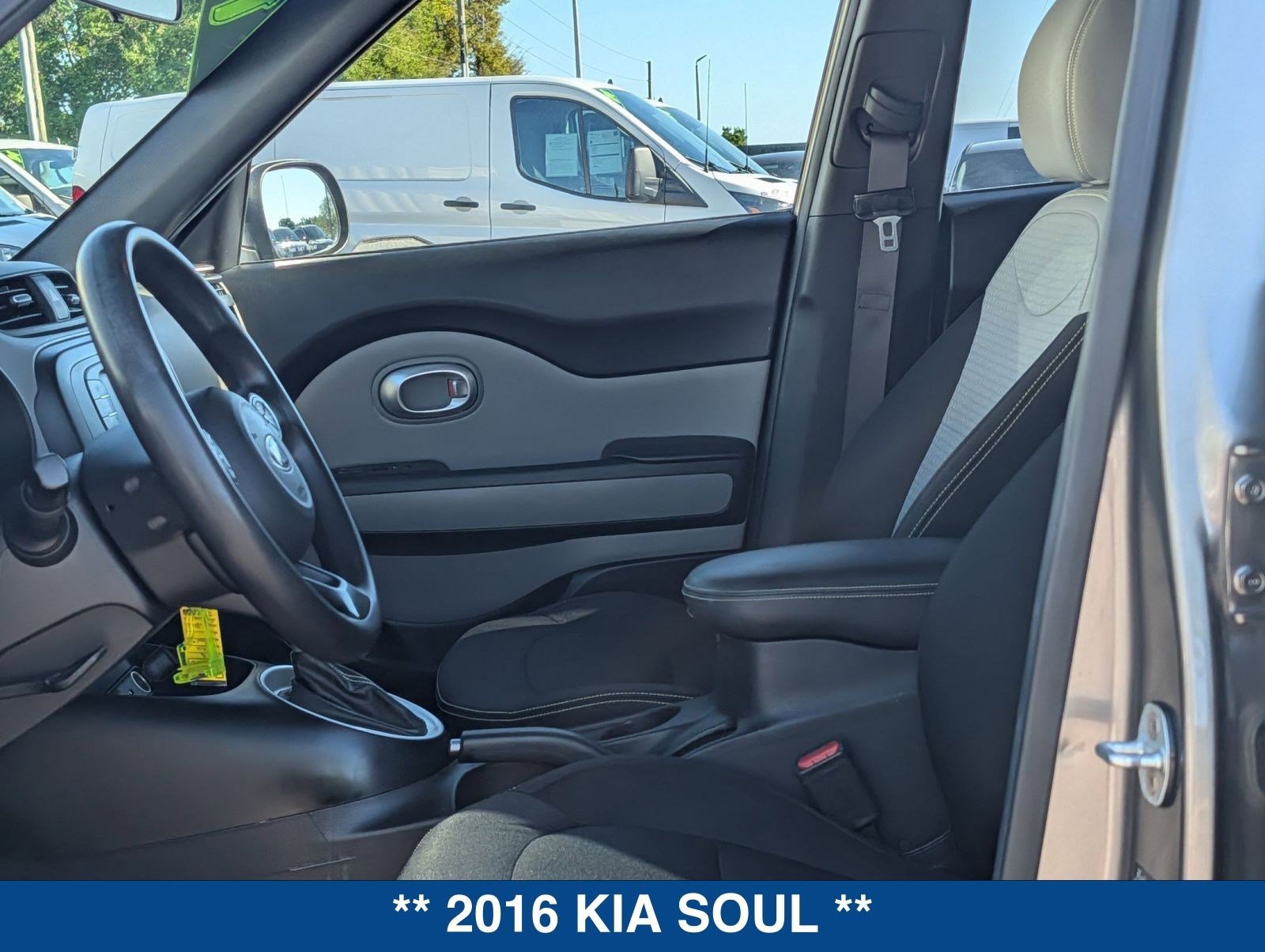 Used 2016 Kia Soul + image 19