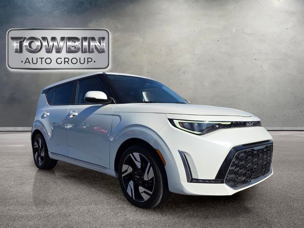Used 2023 Kia Soul GT-Line w/ GT-Line Technology Package FWD image 2