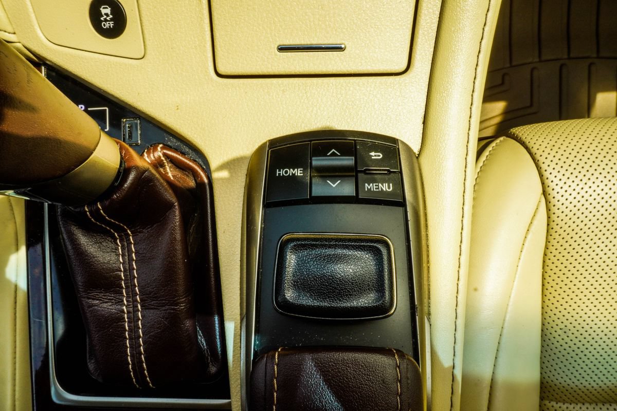 Used 2018 Lexus ES 350 w/ Ultra Luxury Package FWD image 23