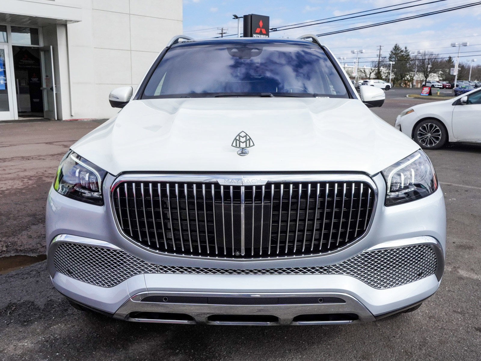 Used 2023 Mercedes-Benz Maybach GLS 600 4MATIC image 2