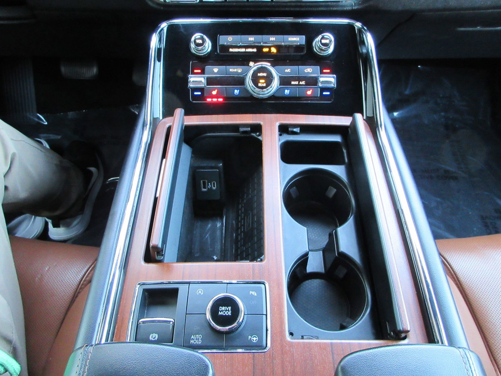 Used 2021 Lincoln Navigator Reserve w/ Cargo Convenience Package image 48