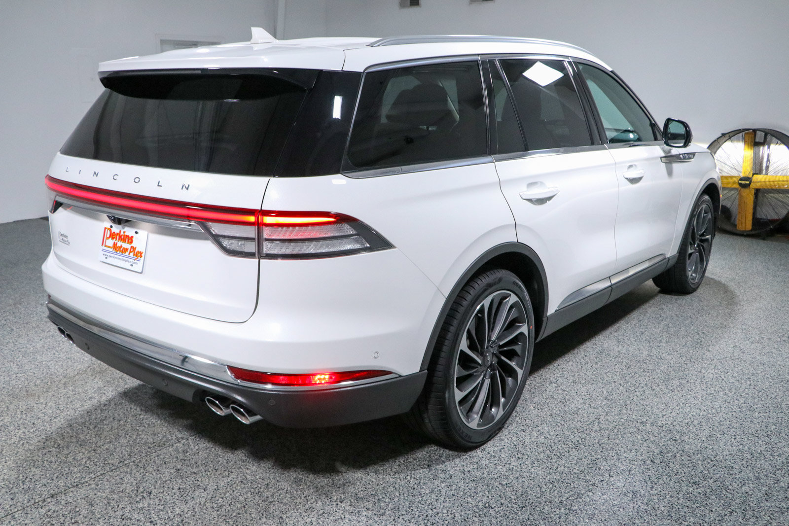 Used 2023 Lincoln Aviator Reserve w/ Equipment Group 201A RWD image 7