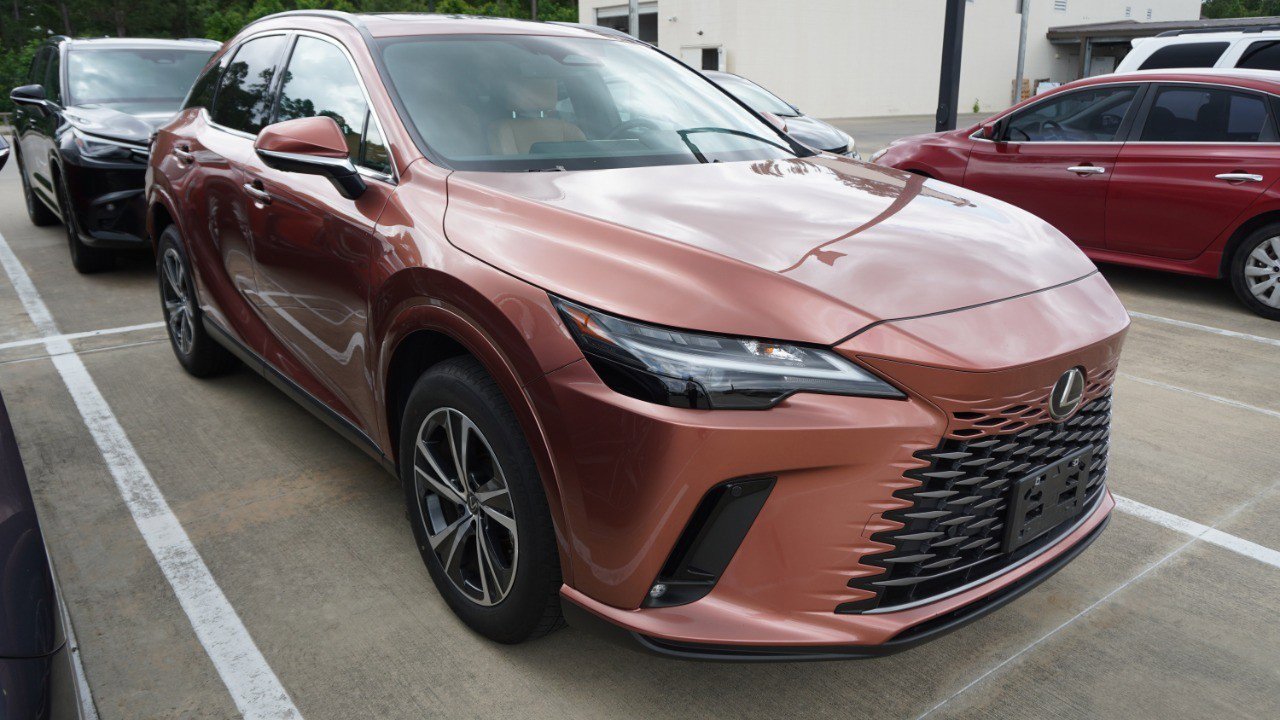 Used 2025 Lexus RX 350 Premium w/ Accessory Package (Z1) FWD image 3