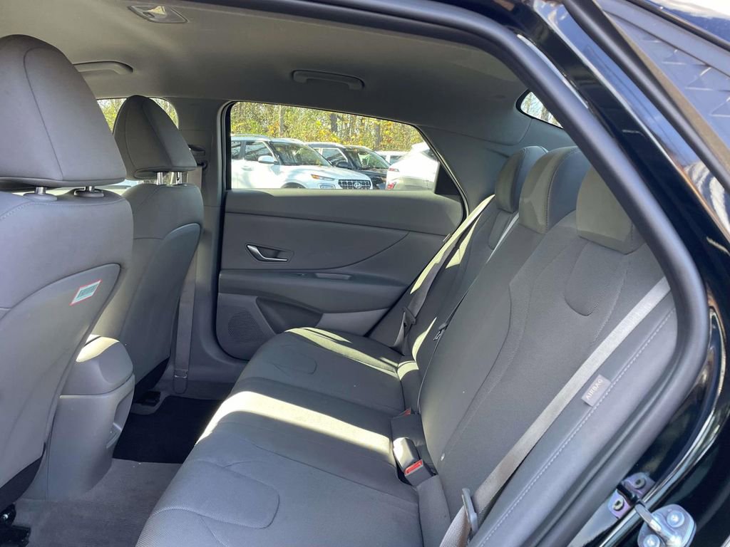 New 2025 Hyundai Elantra SE FWD image 10