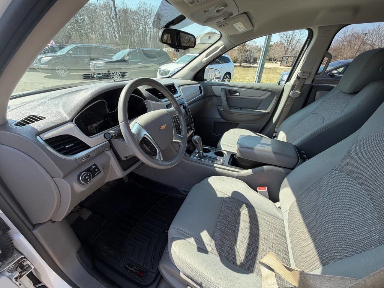 Used 2017 Chevrolet Traverse LT FWD image 9
