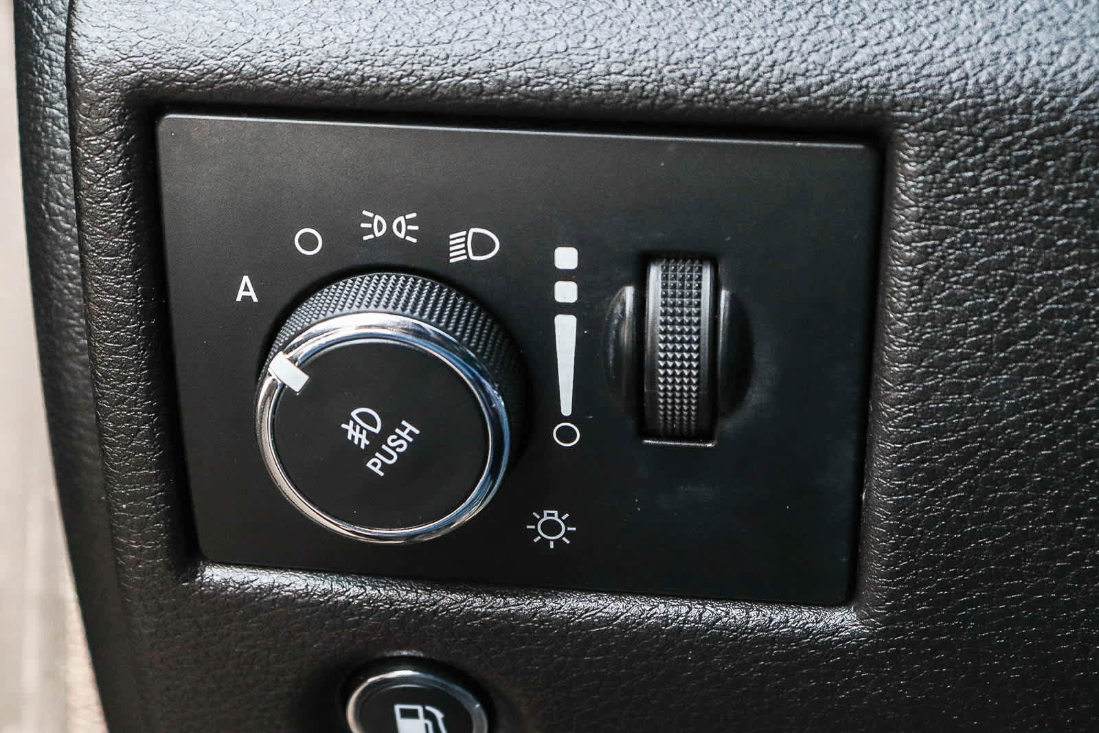 Used 2019 Jeep Grand Cherokee Altitude RWD image 31