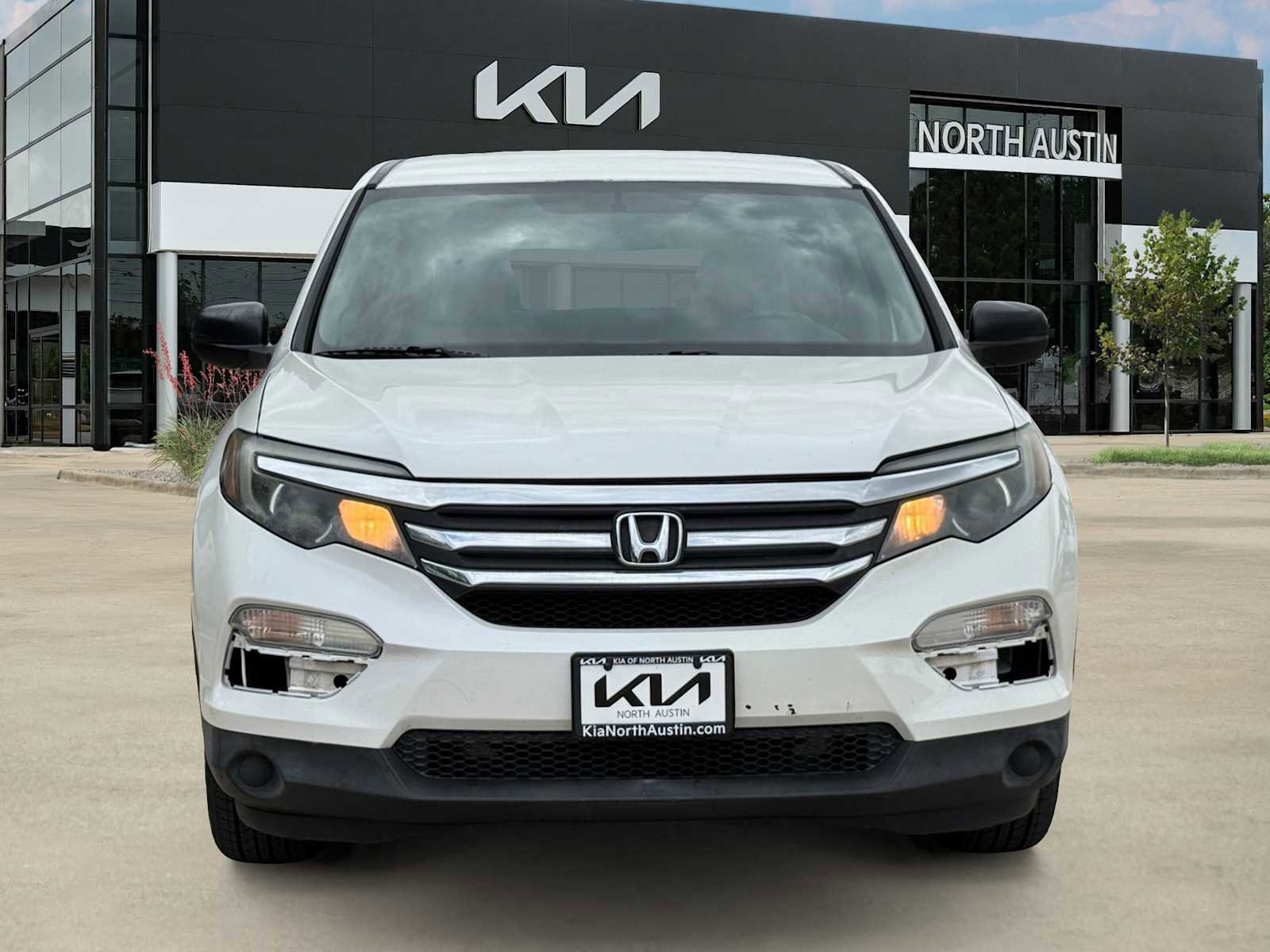 Used 2016 Honda Pilot LX image 3