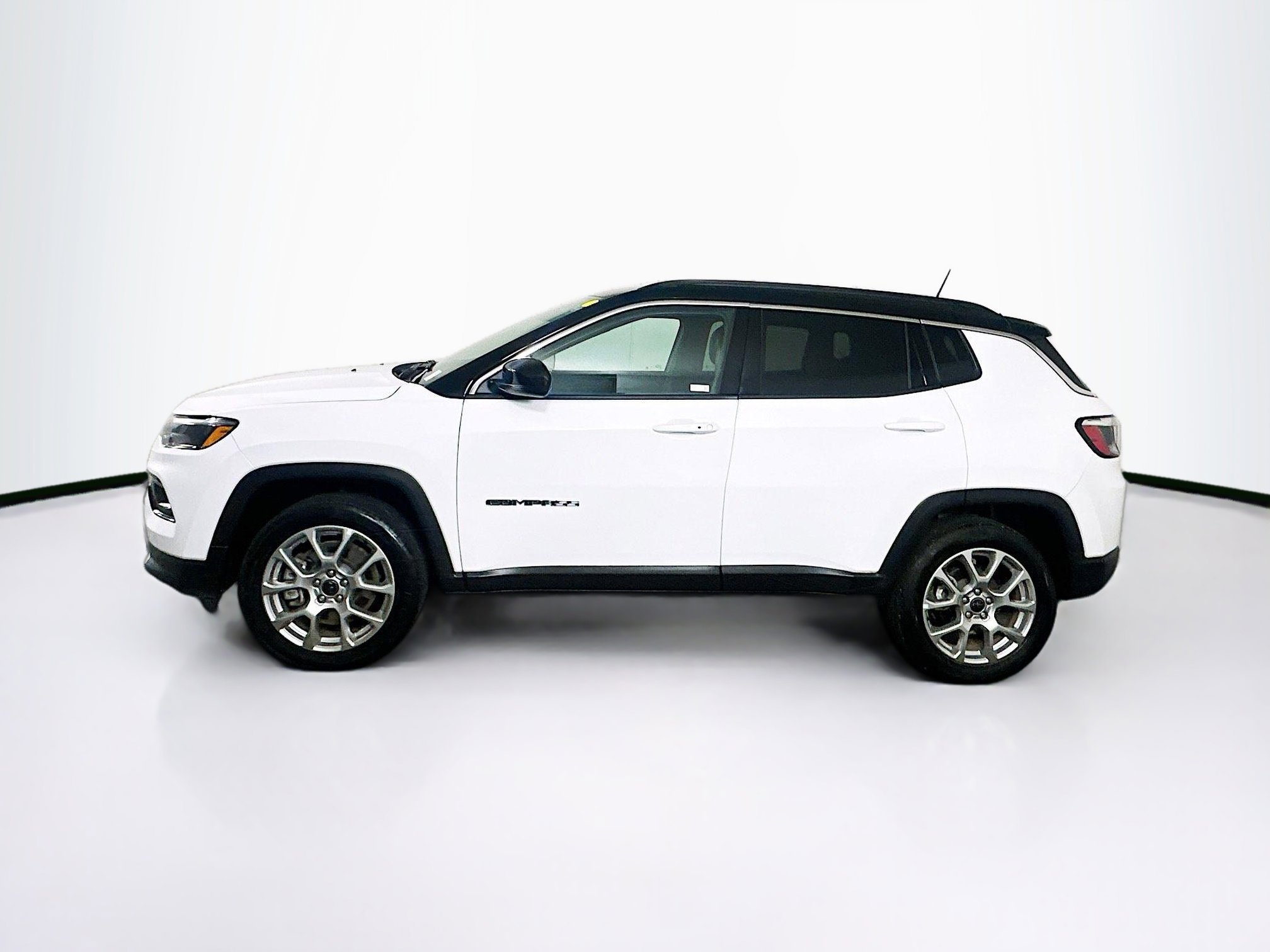Used 2025 Jeep Compass Limited AWD/4WD image 4