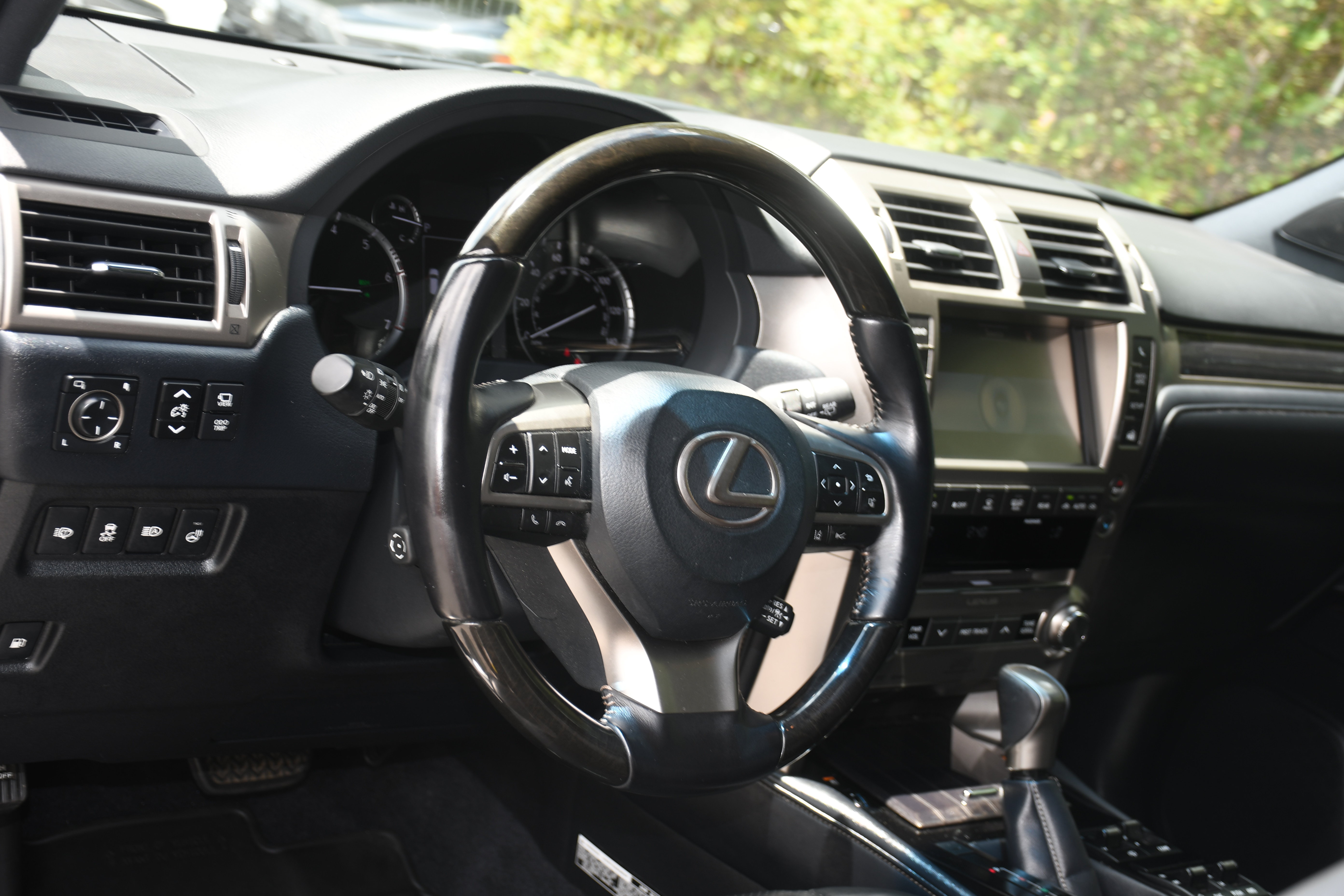 Used 2020 Lexus GX 460 Luxury w/ Luxury Sport Package AWD/4WD image 9