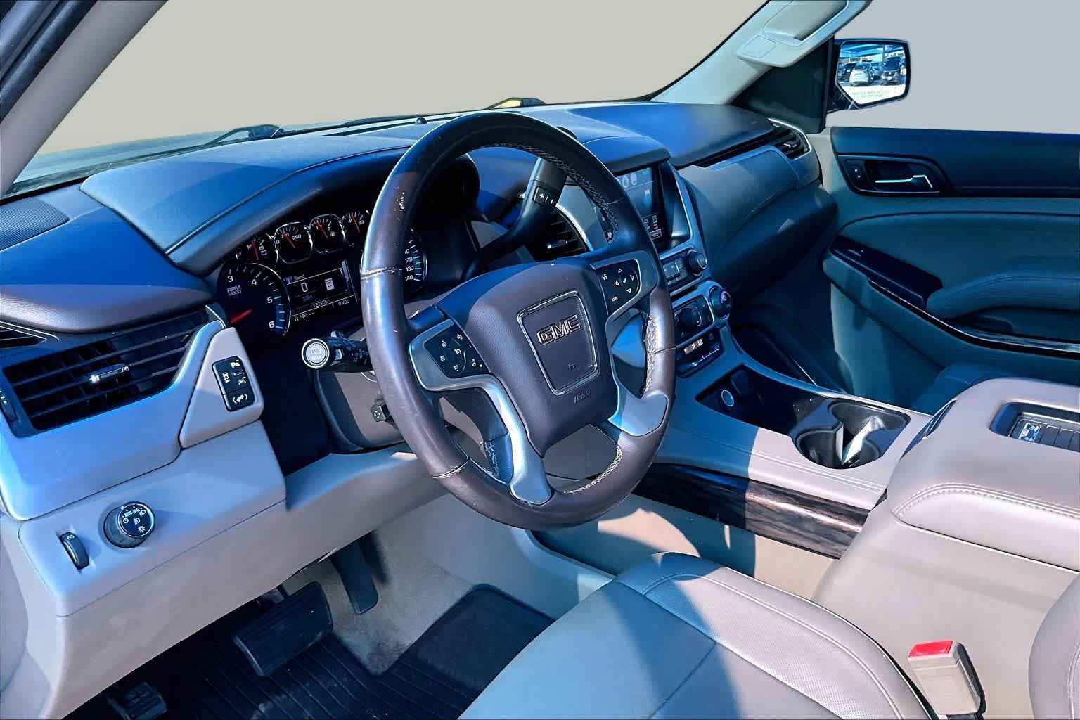 Used 2017 GMC Yukon XL SLT w/ Premium Edition RWD image 18