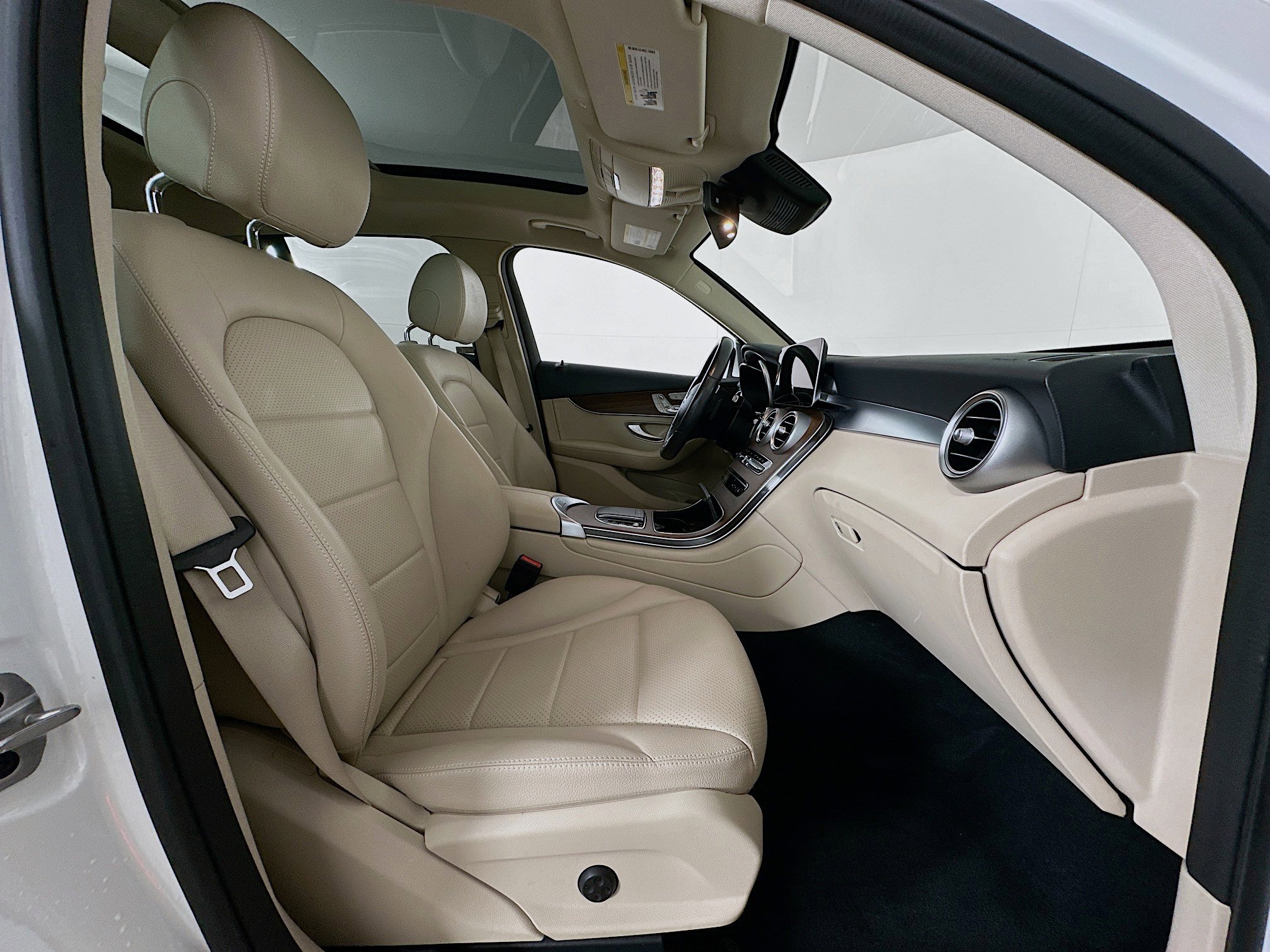 Used 2022 Mercedes-Benz GLC 300 4MATIC w/ Premium Package Lite image 31