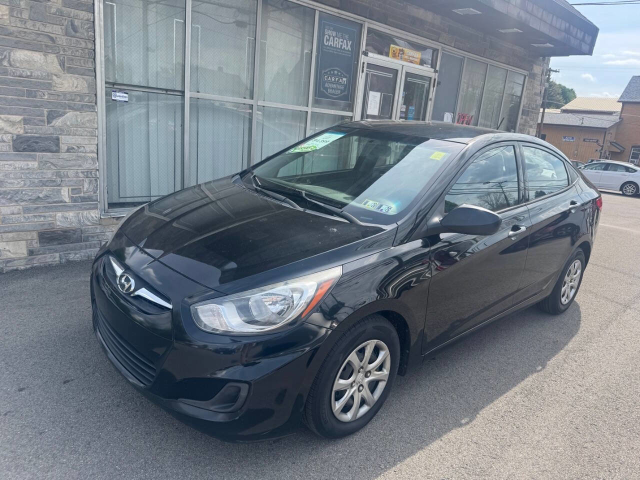 Used 2013 Hyundai Accent GLS FWD image 1