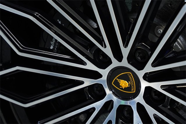 Used 2025 Lamborghini Urus SE image 9