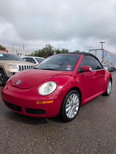 Used 2008 Volkswagen Beetle SE FWD image 3