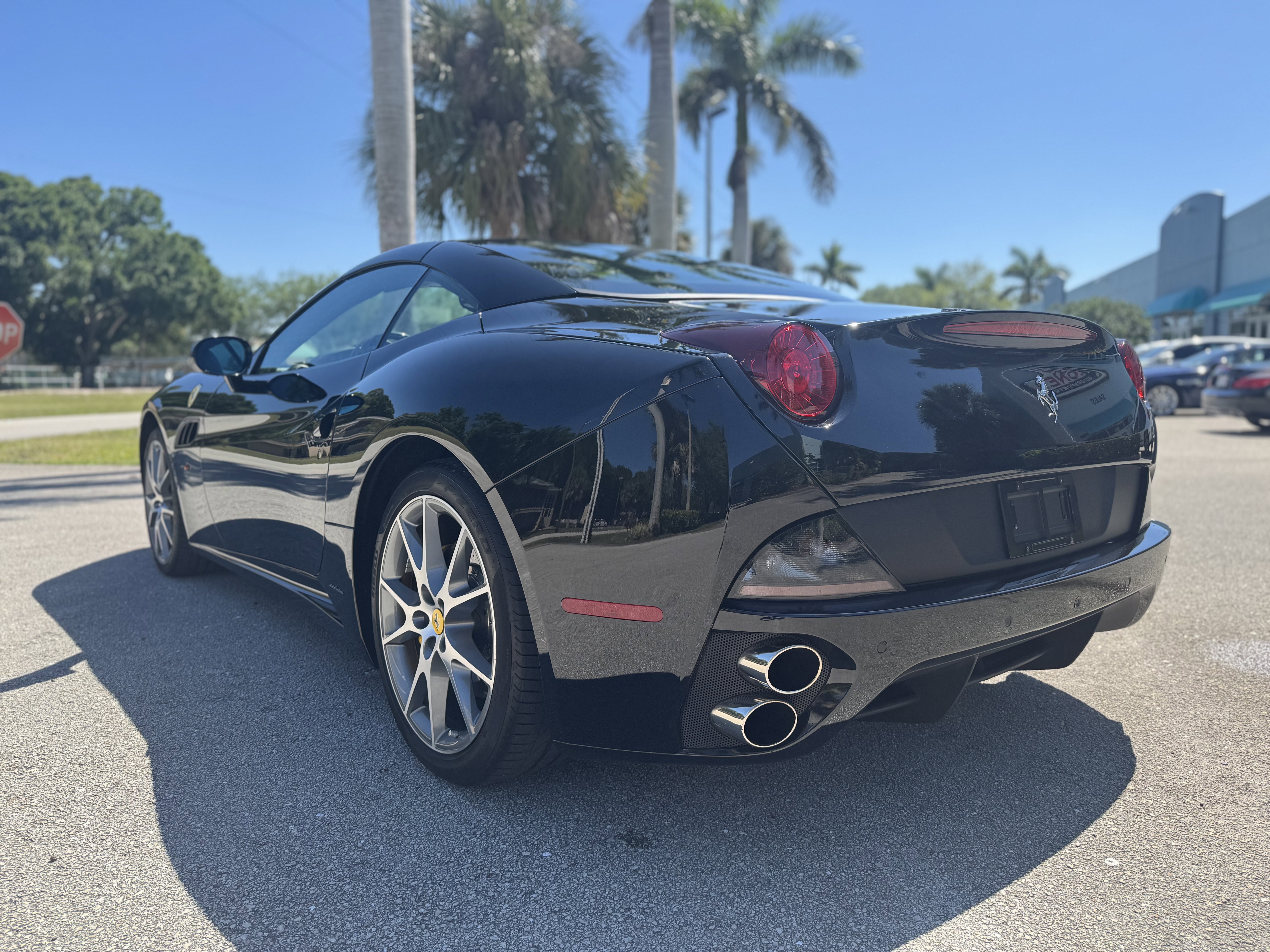 Used 2013 Ferrari California image 4