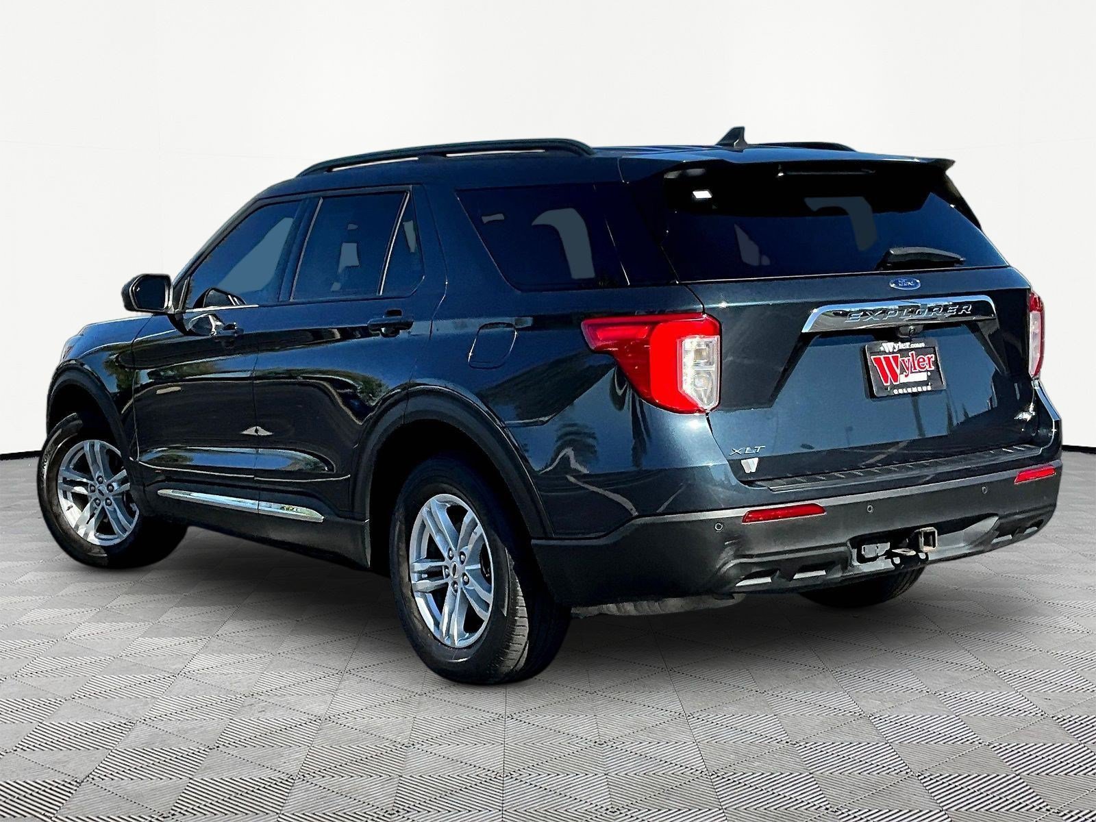 Used 2022 Ford Explorer XLT w/ Class IV Trailer Tow Package AWD/4WD image 4