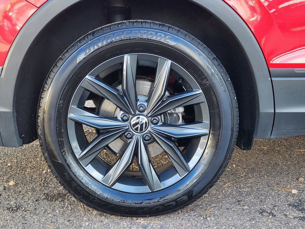 Certified 2024 Volkswagen Tiguan SE image 15