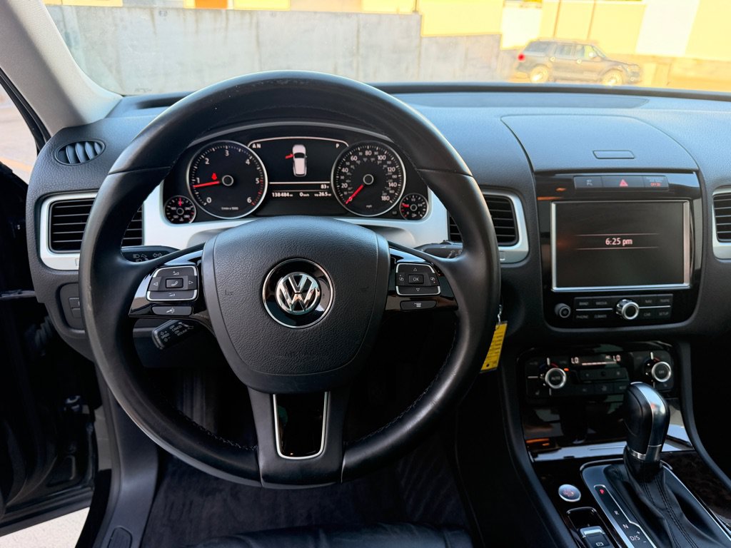 Used 2013 Volkswagen Touareg TDI AWD/4WD image 10