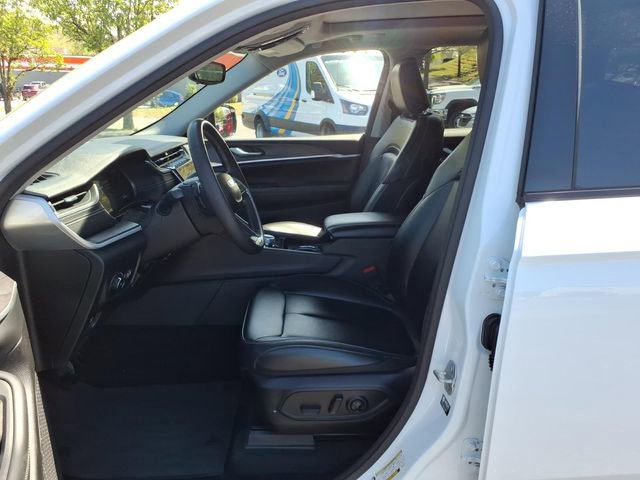 Used 2023 Jeep Grand Cherokee Limited AWD/4WD image 13