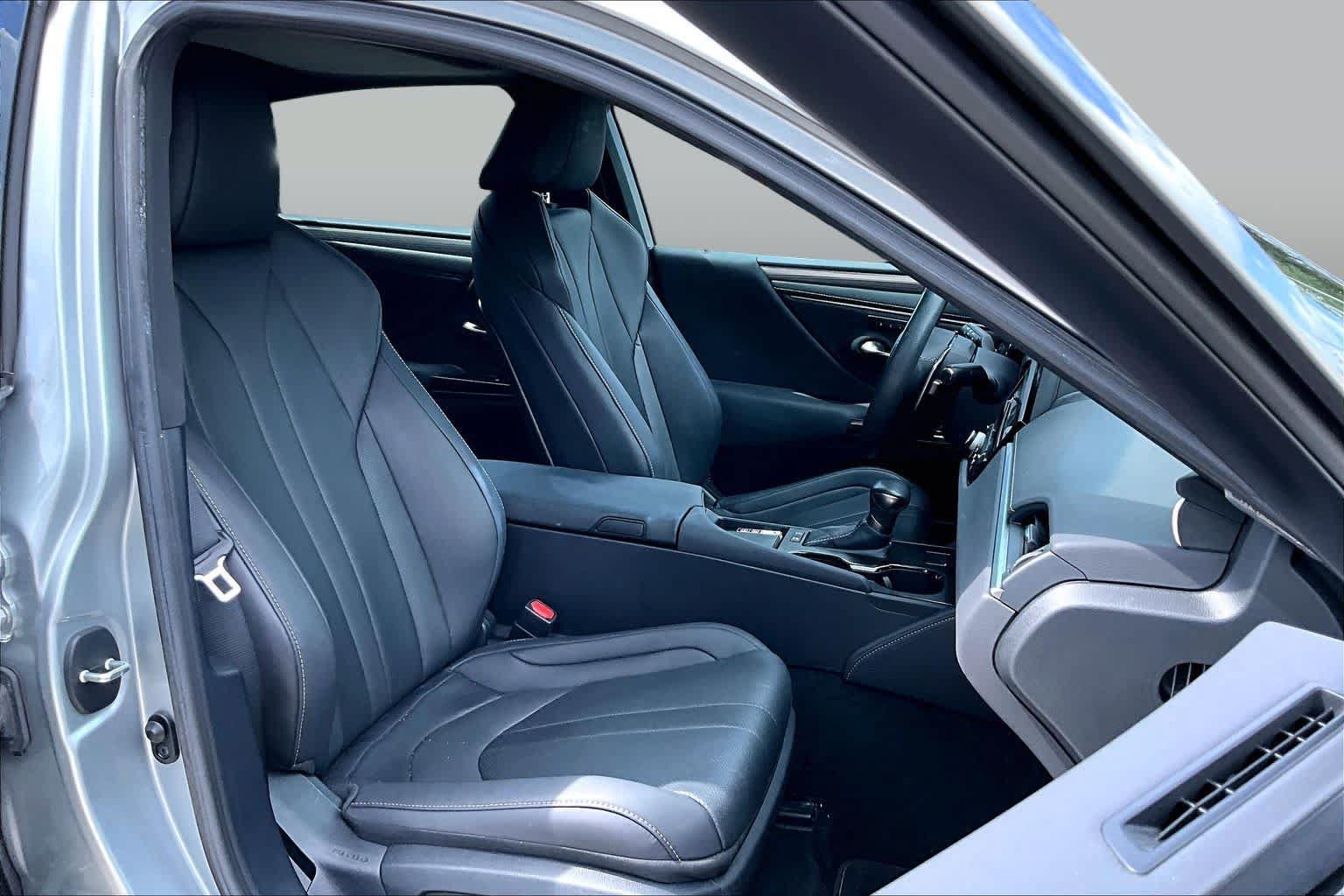 Used 2023 Lexus ES 300h F Sport FWD image 9