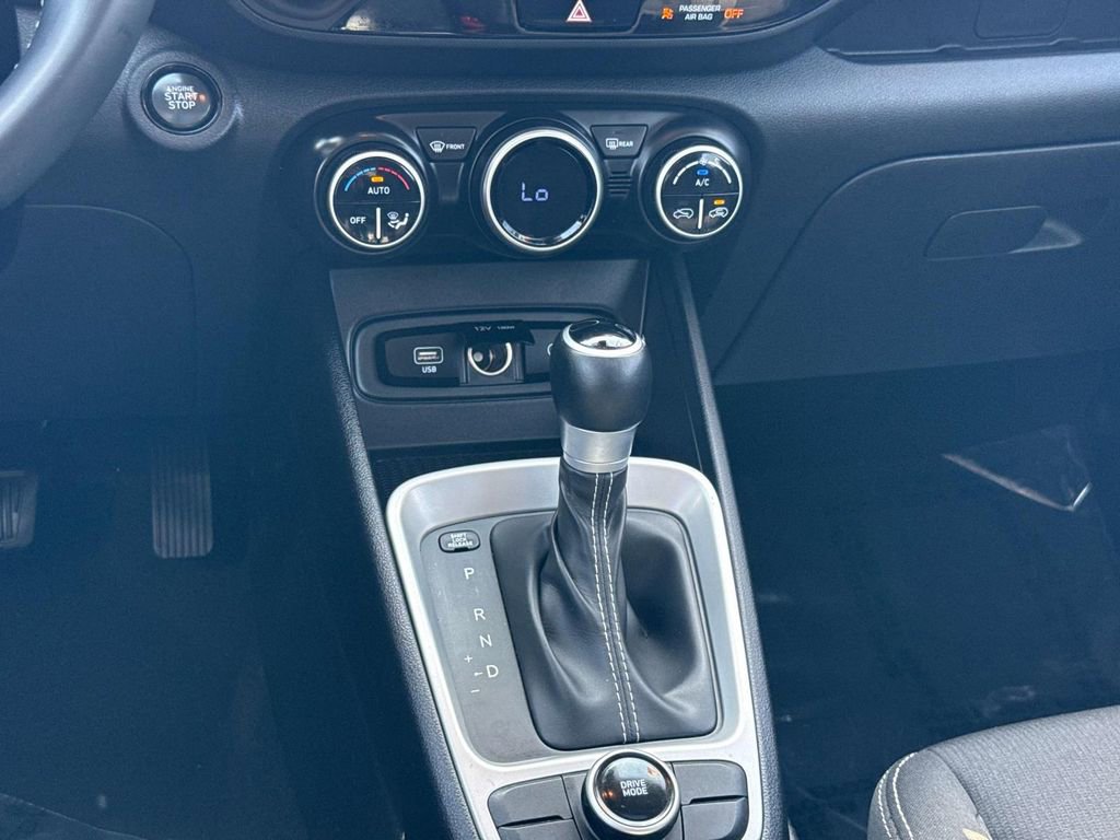 Used 2025 Hyundai Venue SEL image 19