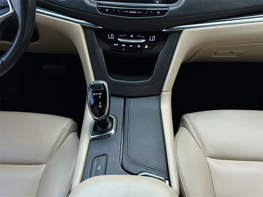 Used 2018 Cadillac XT5 FWD image 19