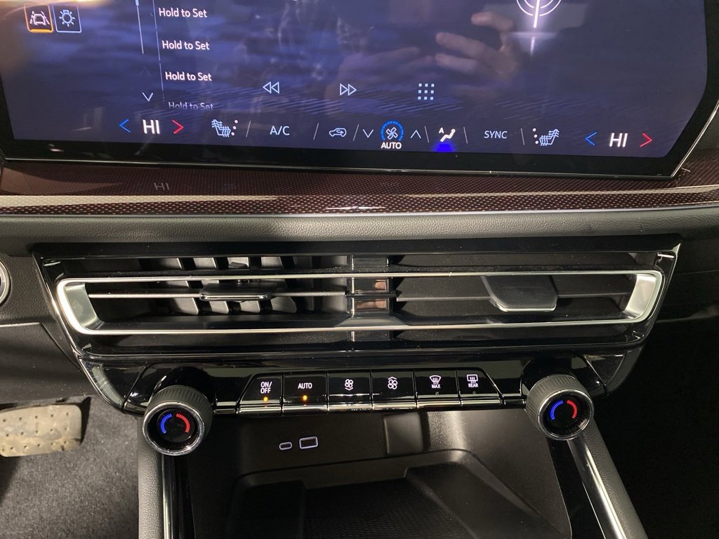 Used 2025 Chevrolet Traverse Z71 w/ Driver Confidence Package image 17