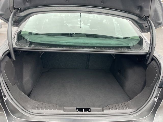 Used 2018 Ford Focus SE w/ SE Appearance Package FWD image 39