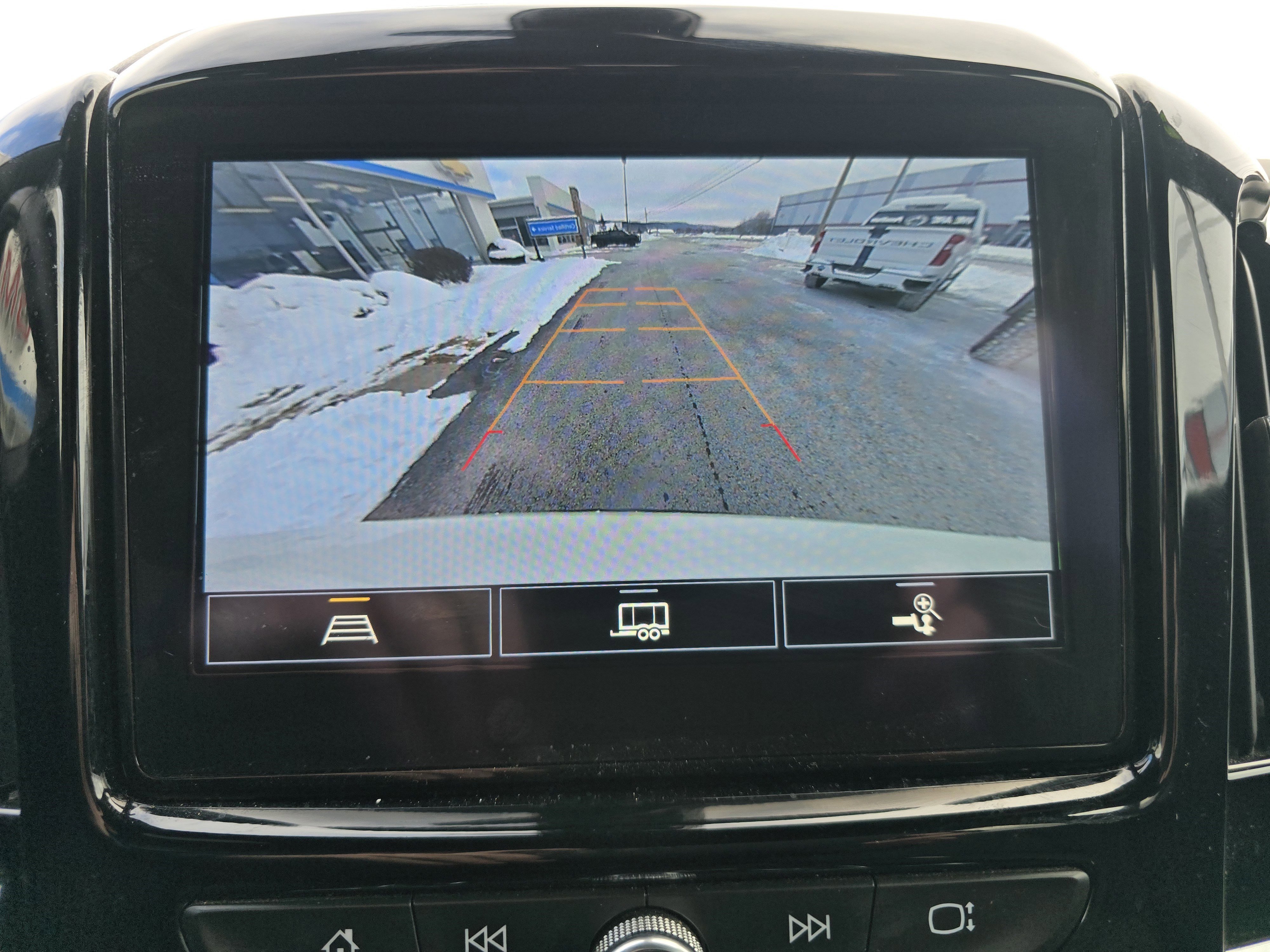 Used 2023 Chevrolet Traverse LT image 17