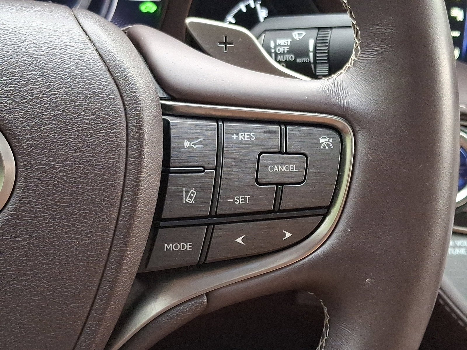 Used 2020 Lexus LS 500h AWD image 23