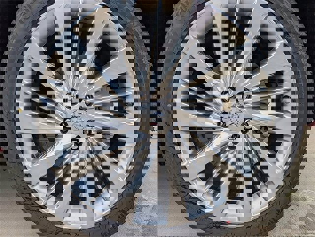New 2025 Buick Envision Avenir image 7